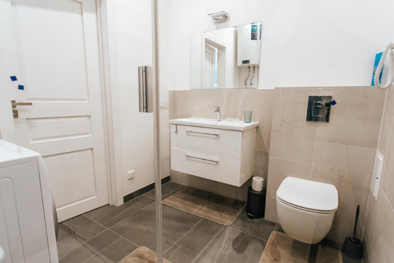 Central Comfort At Hanzas Residence, Stay Near Cafes, Bars, Museums & Esplanade 리가 외부 사진
